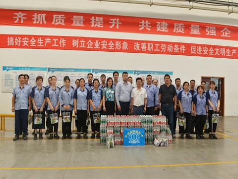 炎炎夏季，市总工会送清冷，丝丝关爱暖人心